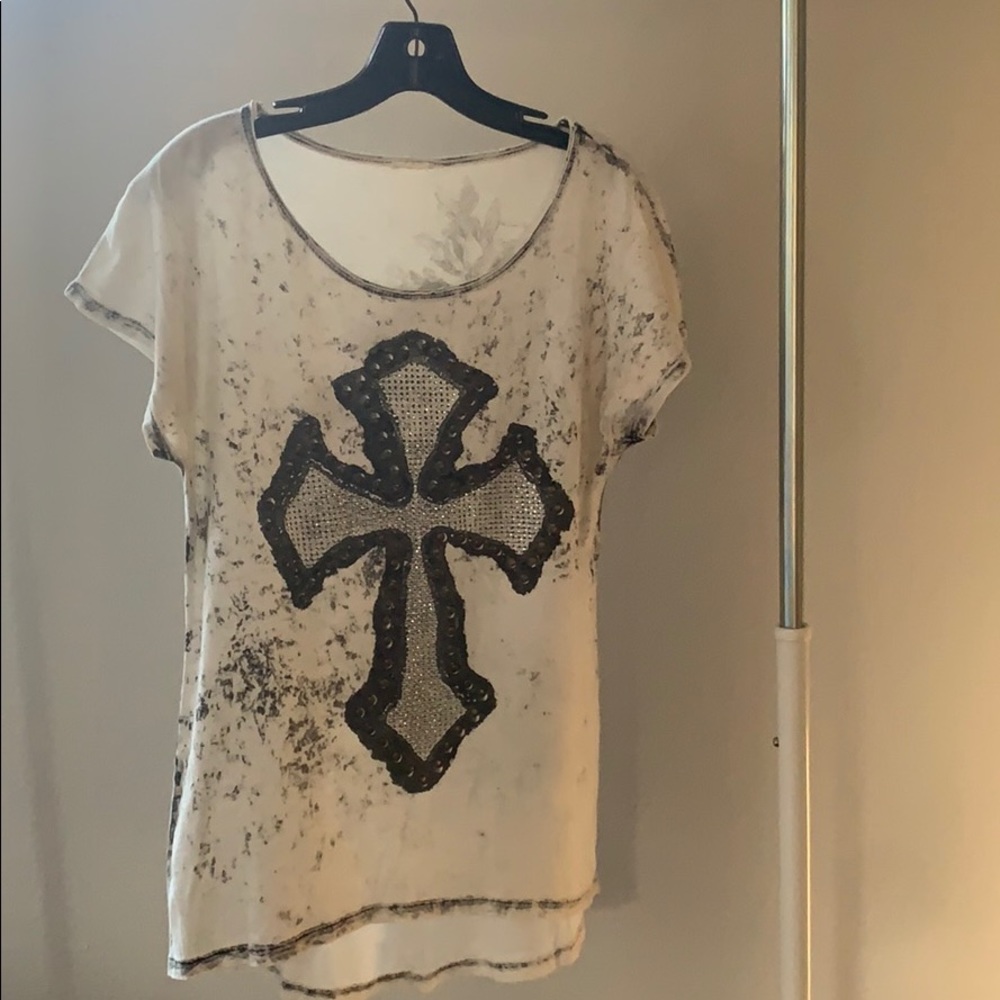 Cross roses stud rhinestone white distressed tee